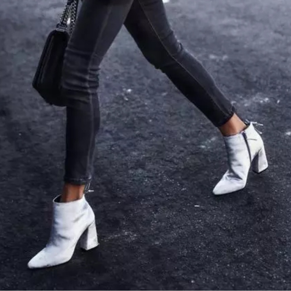 Stuart Weitzman Grandiose Silver Gray Heeled Boots 5 - Picture 3 of 12